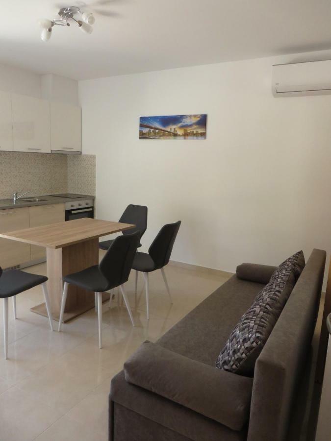 Luka Apartments Biograd Na Moru Bagian luar foto